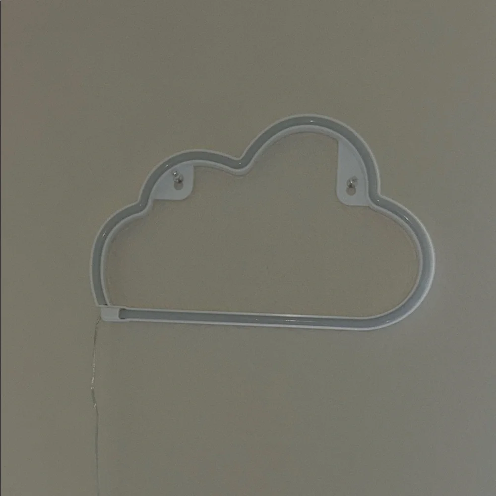 ☁️Cloud Shaped Neon Wall Light - White - Picture 4 of 4